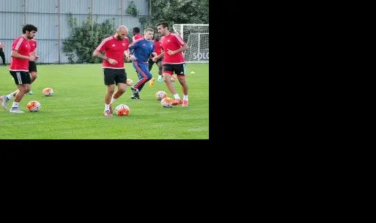 Futbolcular taktik çalıştılar