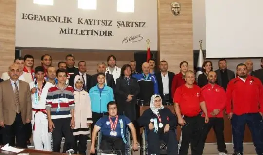 ŞAHİNBEY MECLİSİ SPORCULARI ÖDÜLLENDİRDİ