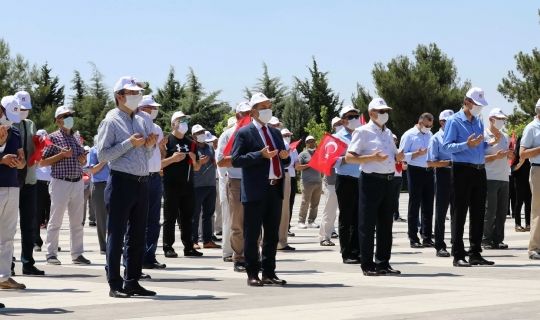 PROF. DR. GÜR: TÜRK MİLLETİ DESTAN YAZDI