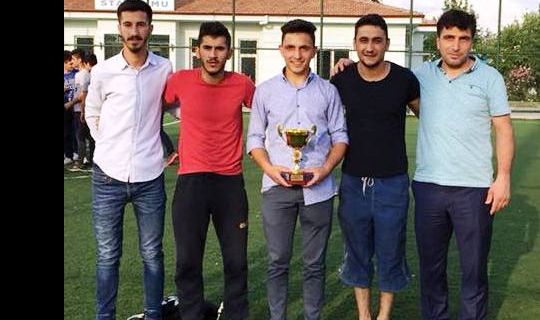 AKKENTSPOR U 19 ŞAMPİYONLUK KUPASINI ALDI