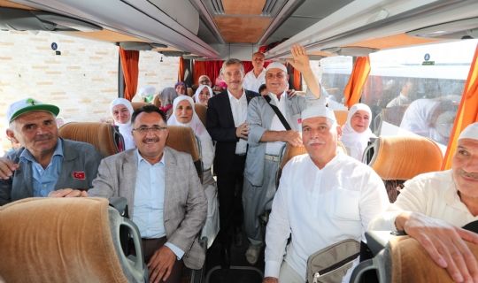 BAŞKAN TAHMAZOĞLU, HACI ADAYLARINI KUTSAL TOPRAKLARA UĞURLADI