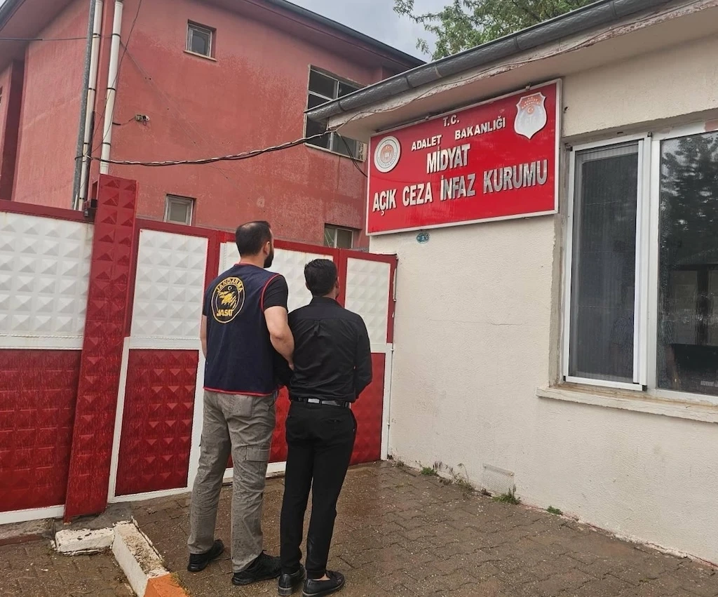Düğün Salonun da Saz Çalarken Yakalandı