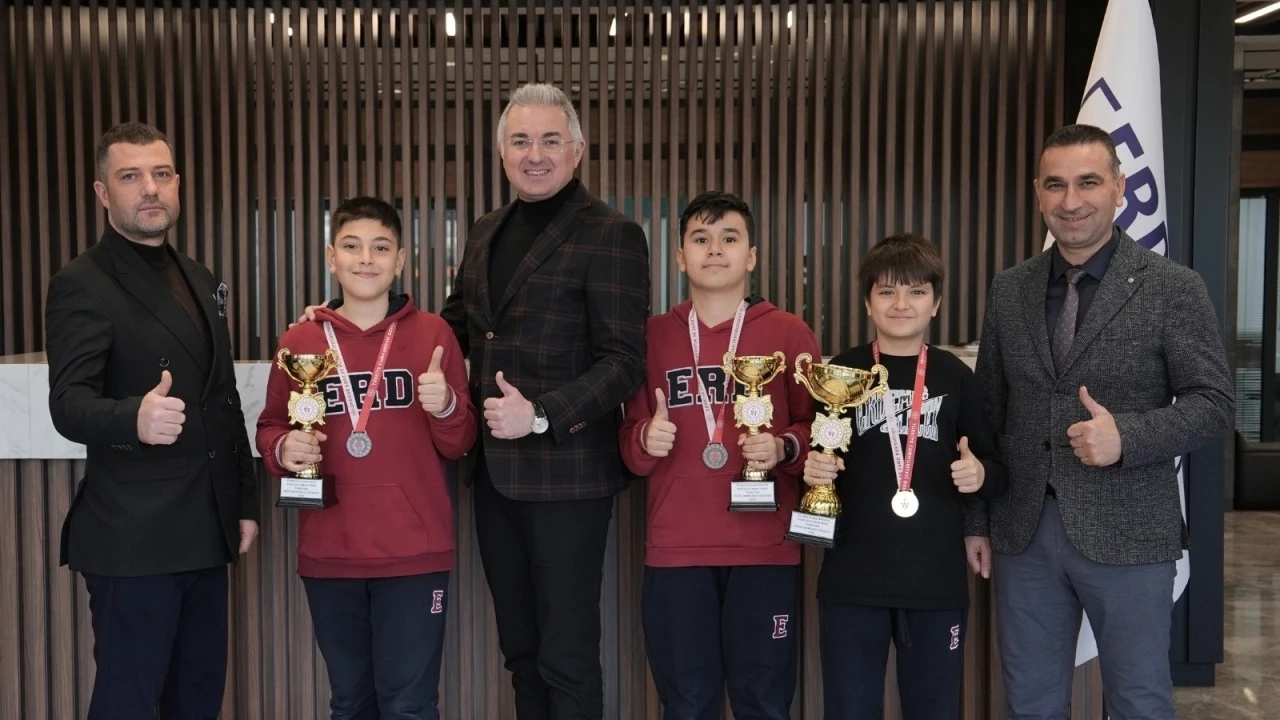 Erdem Koleji Masa Tenisinde İl Dereceleriyle Geleneğini S&uuml;rd&uuml;rd&uuml;