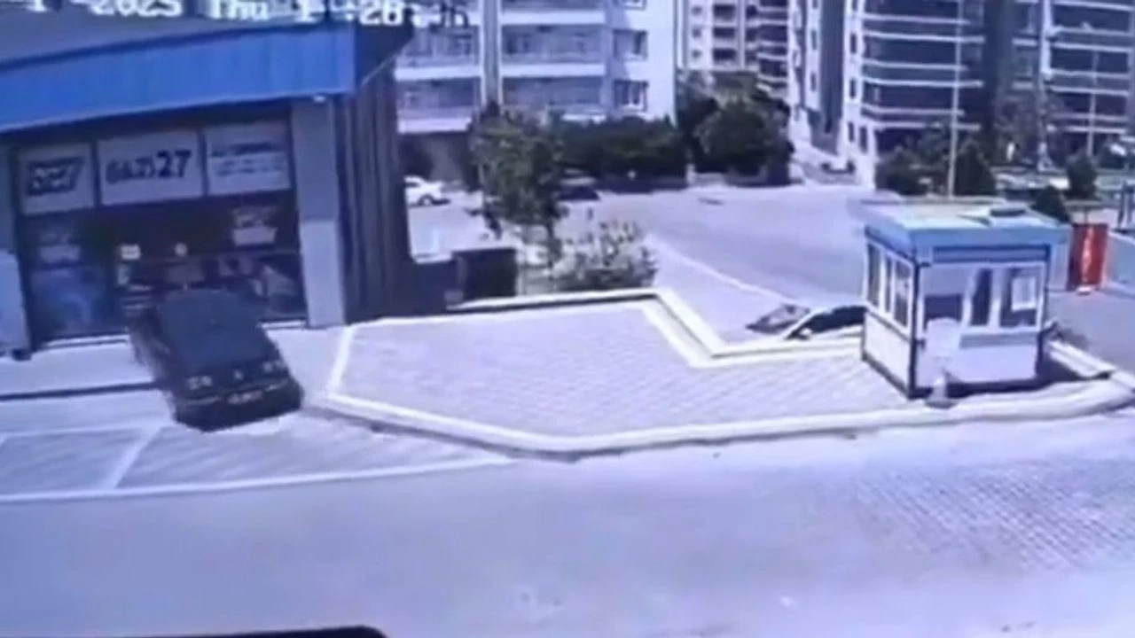 Fren Yerine Gaza Basan Sürücü Dükkana Daldı!