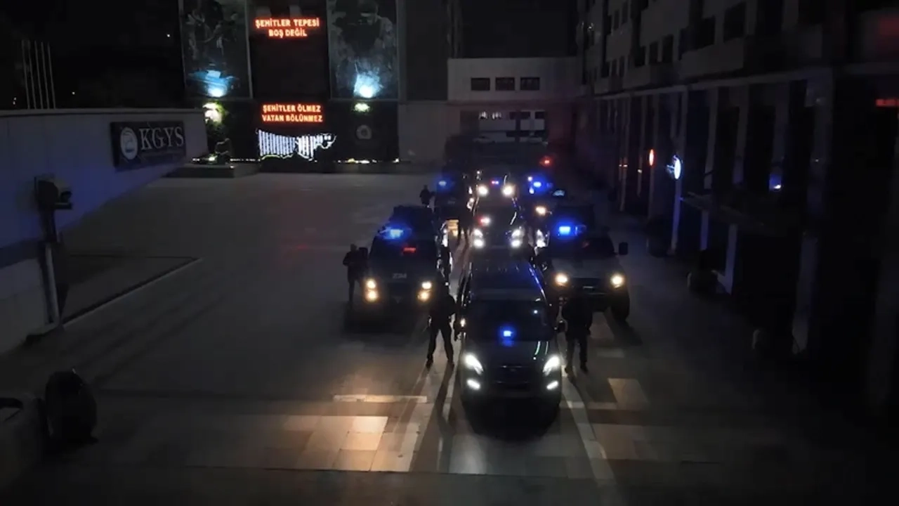 Gaziantep dahil 30 ilde FETÖ operasyonu: Çok sayıda şüpheli yakalandı