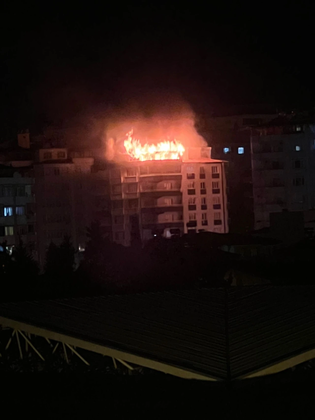 Gaziantep Duisburg Bulvarı’nda korkunç apartman yangını.