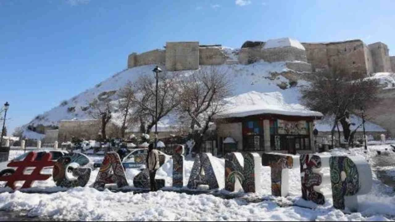 Gaziantep&rsquo;e Kar Uyarısı: G&ouml;zler Cuma G&uuml;n&uuml;ne &Ccedil;evrildi, Okullar Tatil Olacak mı?