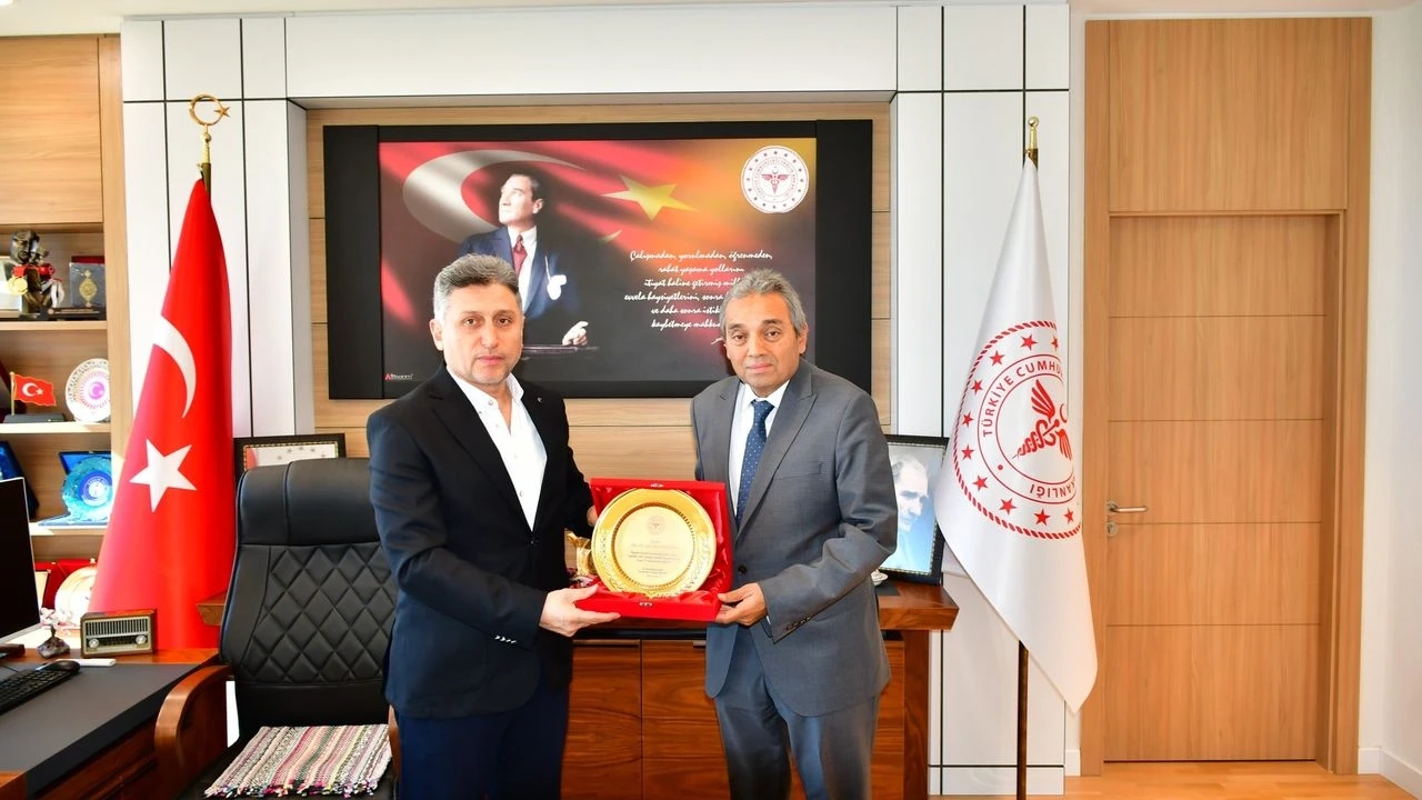 Gaziantep sağlığına adanmış bir ömür! Ali Güven Fincan’a plaket…