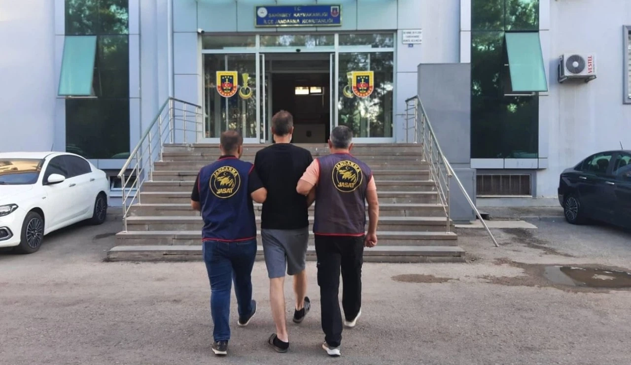 Gaziantep’te 25 Yıl Hapis Cezasıyla Aranan “Suç Makinası” JASAT’tan Kaçamadı