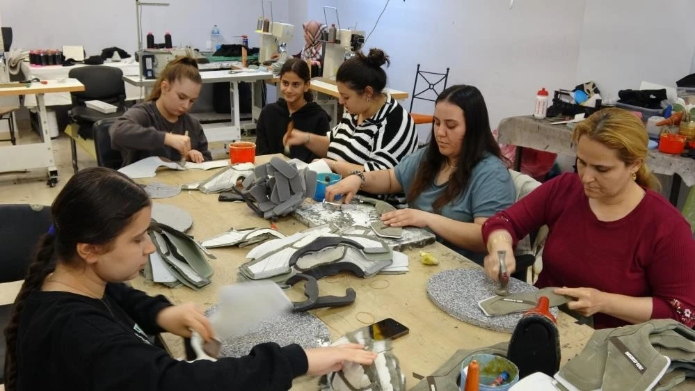 Gaziantep'te ayakkabı sektörünün imdadına kadınlar yetişti