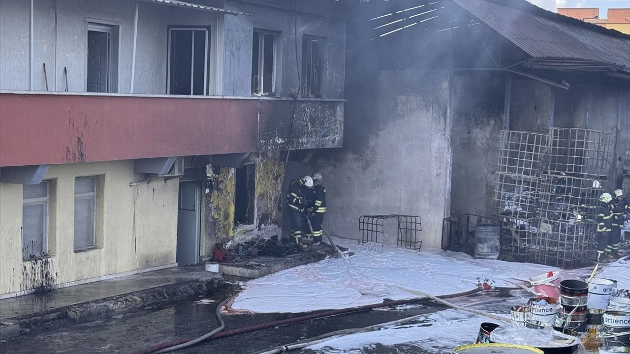 Gaziantep'te geri dönüşüm tesisinde çıkan yangın söndürüldü