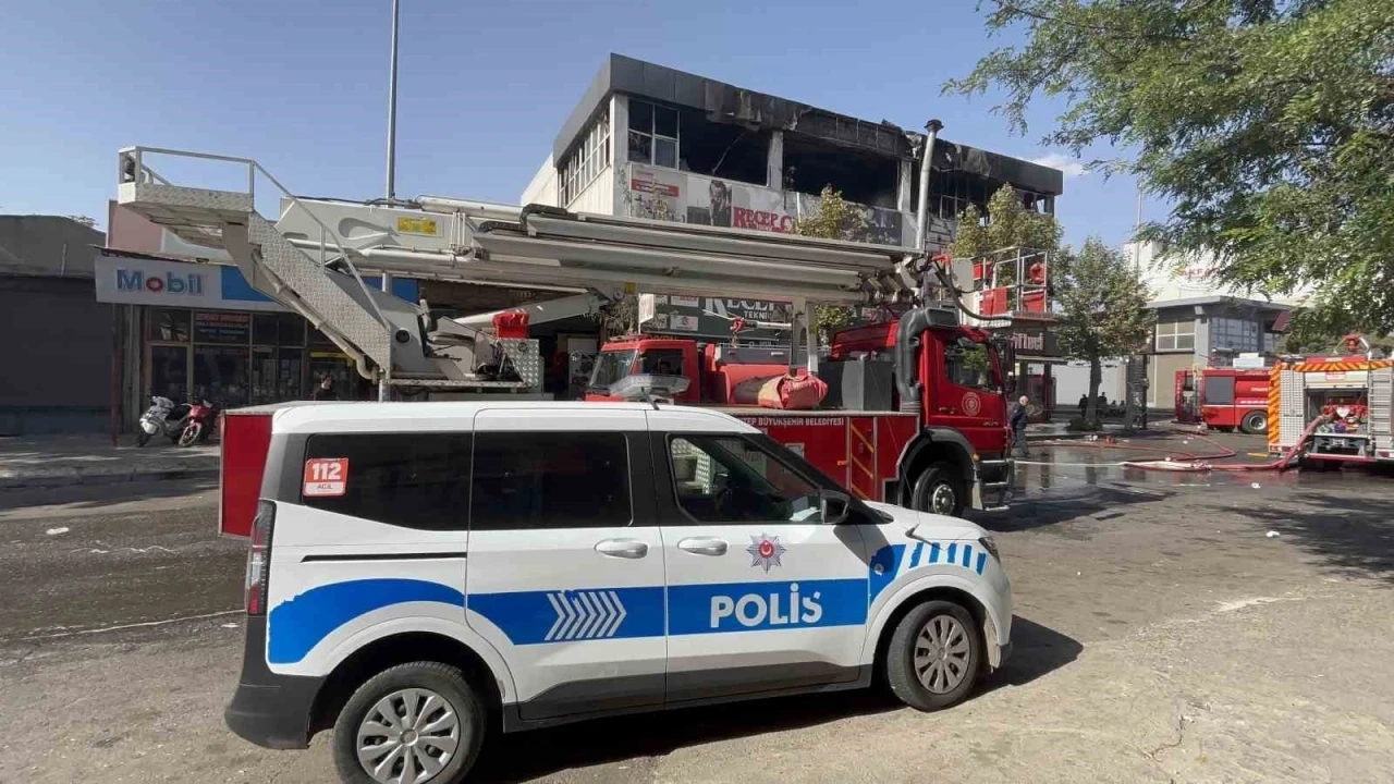 Gaziantep’te iş yerinde çıkan yangını itfaiye söndürdü