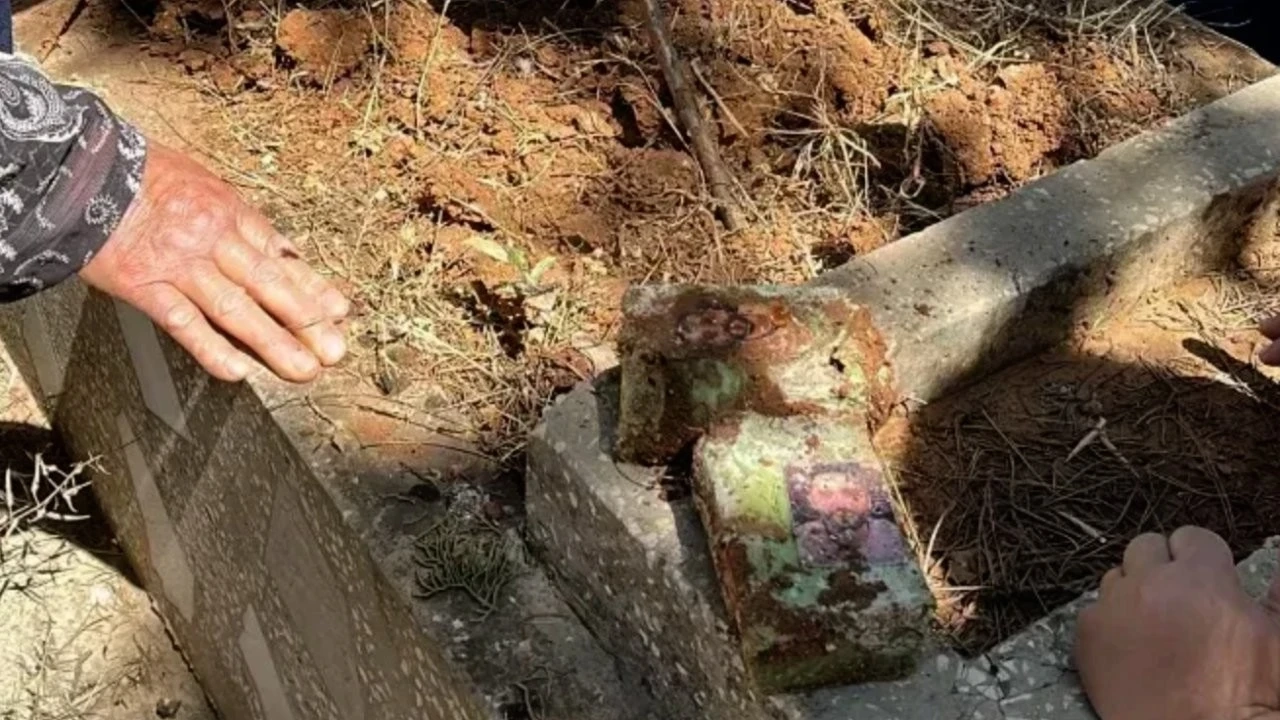 Gaziantep’te Mezarlıkta Tüyler Ürperten Olay: Fotoğraflı ve İğneli “Büyü” Şüphesi!