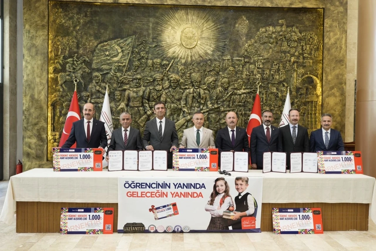 Gaziantep’te Öğrencilere ve Esnafa Destek: “Kırtasiye Kart Projesi” Başlatıldı