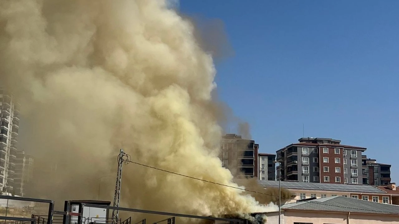 Gaziantep’te Okulda Korkutan Yangın: İtfaiye Ekipleri Olay Yerinde
