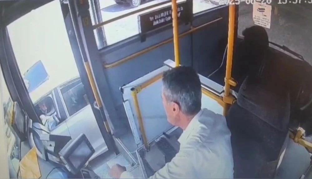 Gaziantep’te otobüs şoförüne direksiyon başında silahlı saldırı: O anlar kamerada