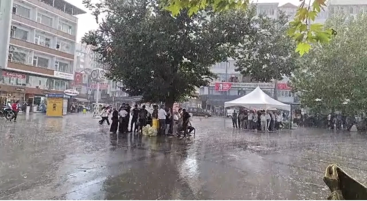 Gaziantep’te Temmuz Sürprizi: Şiddetli Yağmur ve Rüzgar Hayatı Felç Etti!