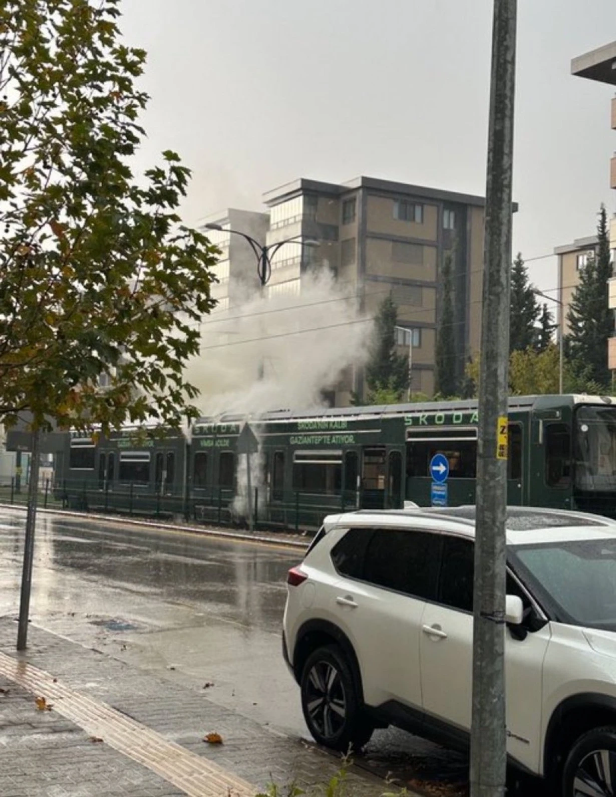 Gaziantep’te Tramvaya Yıldırım Çarptı!