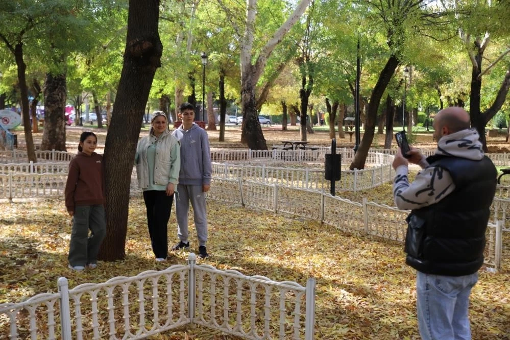 Gaziantep'teki parklar sonbahar renklerine büründü