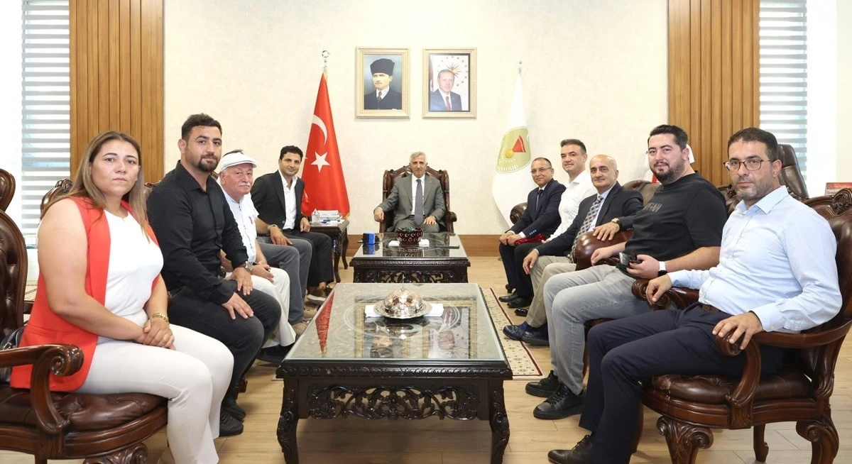 Gaziantepli iş insanı babasının köyüne ilkokul yaptırıyor