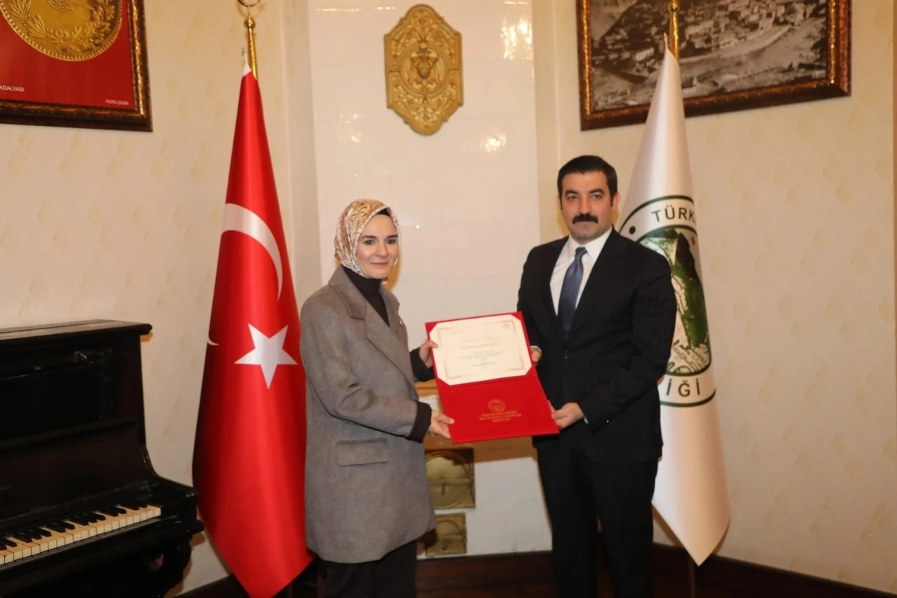 Gaziantepli Kaymakam Akk&ouml;z&rsquo;e Bakanlıktan Teşekk&uuml;r Belgesi