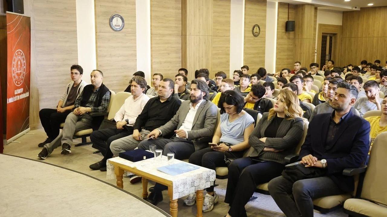 GİBTÜ Bilim Söyleşileri Gençleri Bilimle Buluşturdu