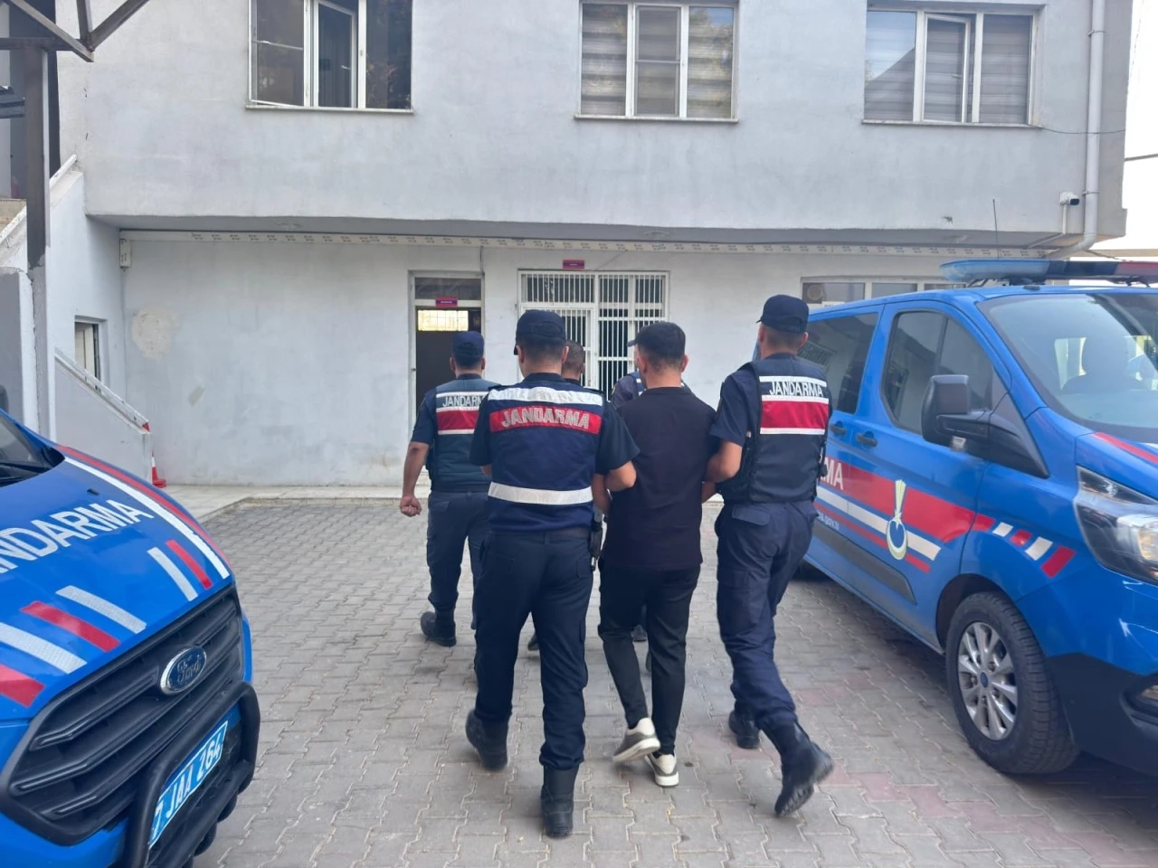 jandarmadan kaçamadilar: arazi anlaşmazliğinda 3 kişiyi öldürüp kaçan 10 şüpheli yakalandi