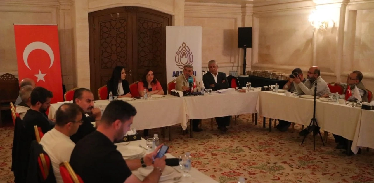 Mardin Artuklu Belediye Başkanı Amak, Basınla Buluştu: “Halkımıza Hizmet Ediyor, Hesap Veriyoruz”