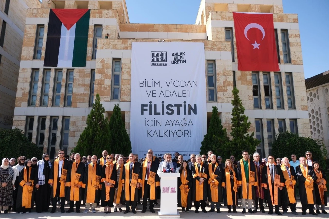 Mardin Artuklu Üniversitesi Senatosu’ndan İsrail’e Cübbeli Protesto