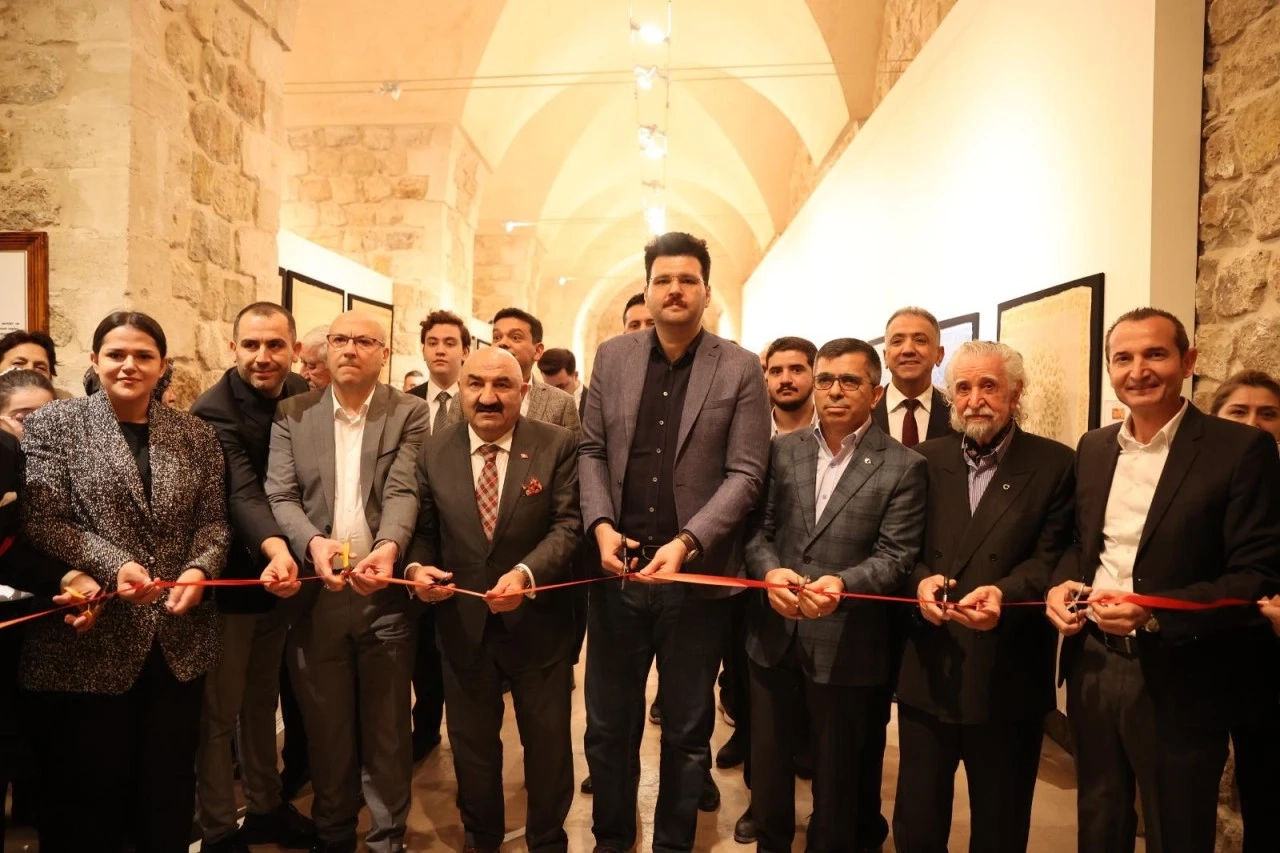 Mardin'de "Sarar Özel Eşarp Koleksiyonu Sergisi"