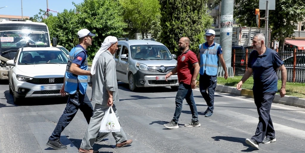 Mardin'de sıcaklar tavan yaptı, zabıta ekipleri toplu taşıma araçlarında klima denetimi yapıtor