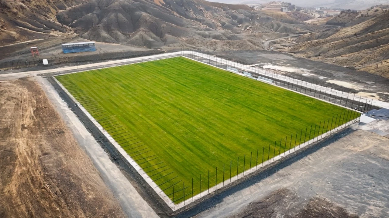 Mardin’de UEFA Standartlarında Yeni Yapılan Çim Yüzeyli Futbol Sahasında Sona Gelindi