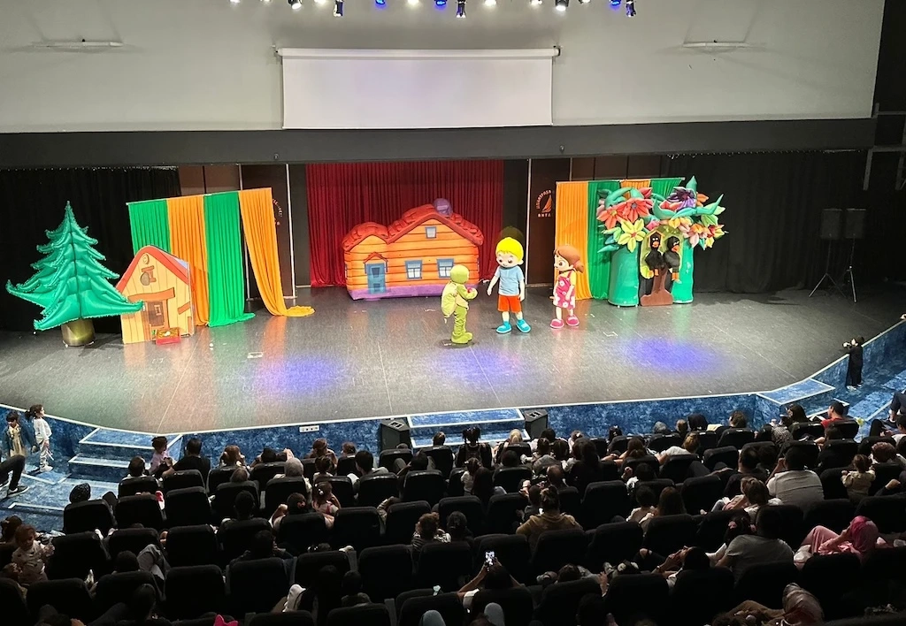 Niloya ve Arkadaşları Mardin’de Çocuklarla Bir Araya Geliyor