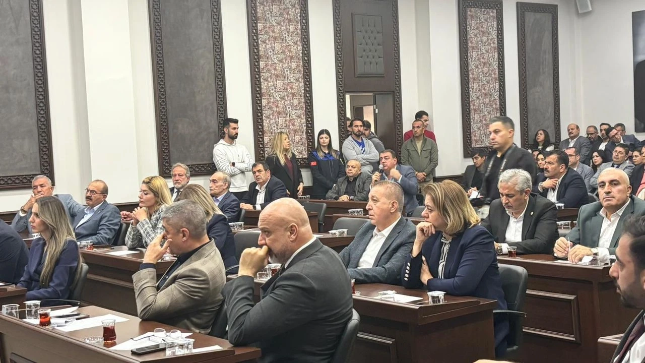 Şehitkamil Meclisinde Şerefsiz” Tartışması Yeniden Alevlendi