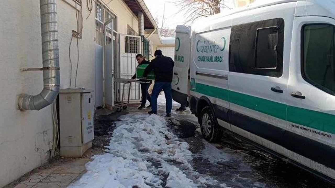 Tartıştığı komşusunu &ouml;ld&uuml;rd&uuml;