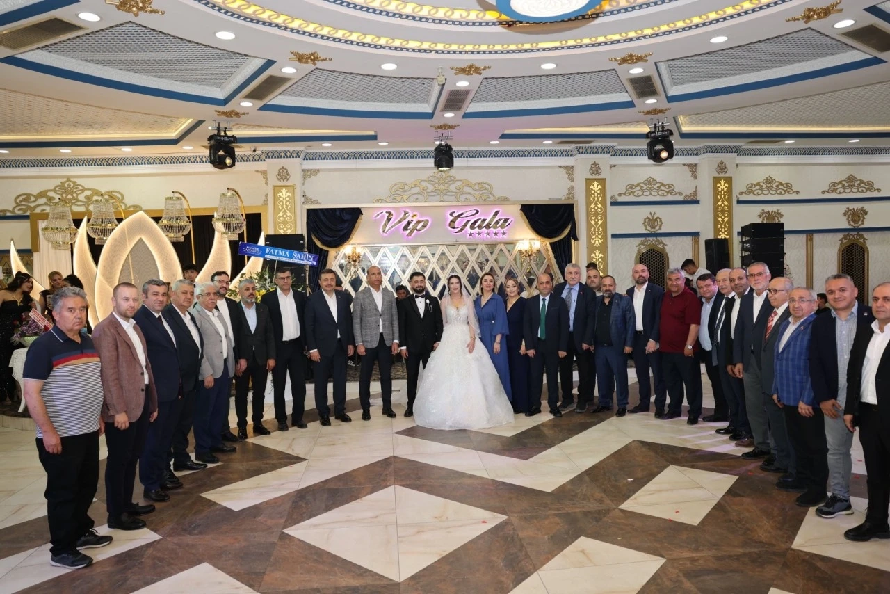 Teke Ailesinin Mutlu Günü: İş, Siyaset, Spor ve Medya Dünyası Bu Düğünde Buluştu