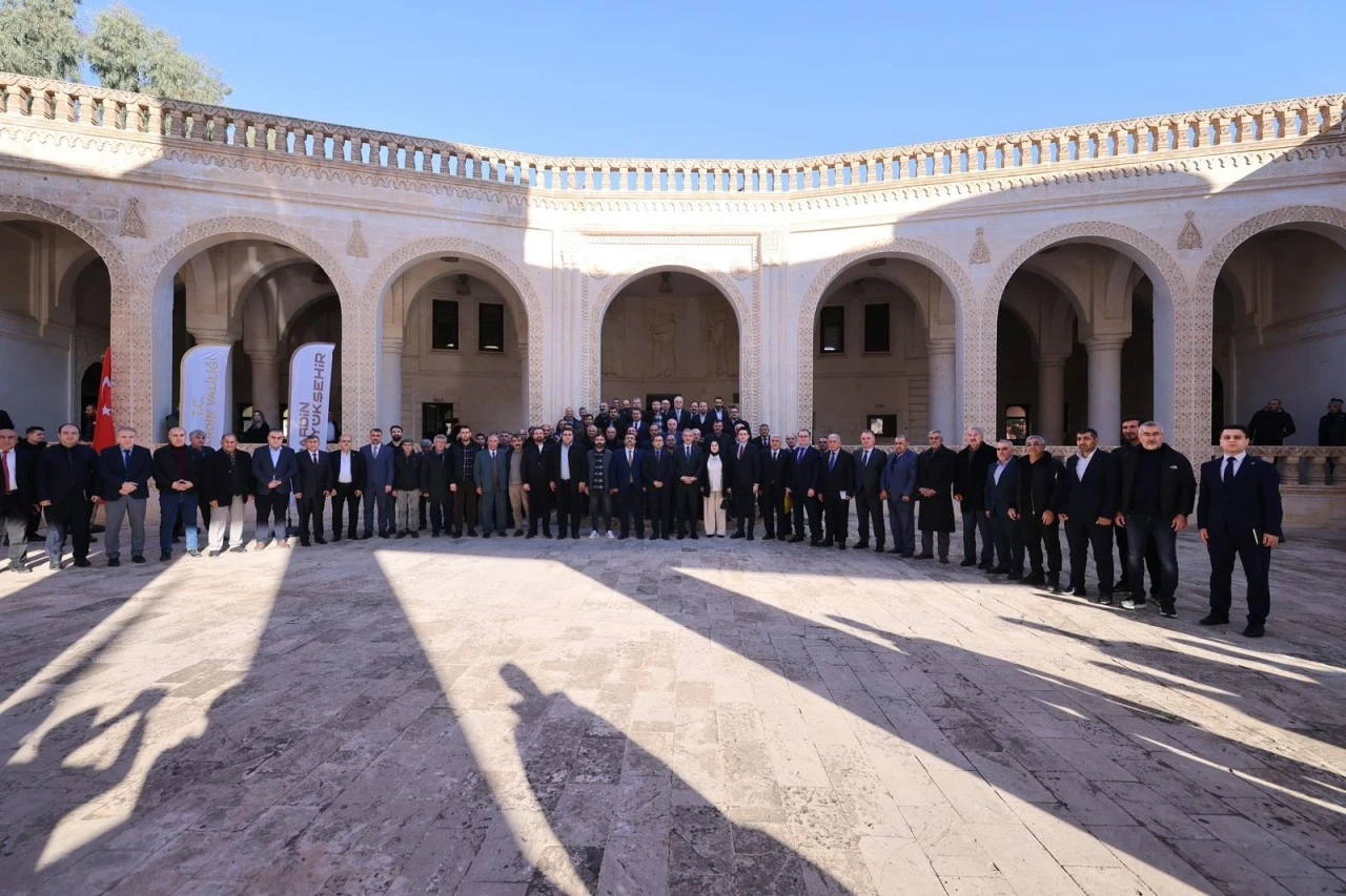 Vali Akkoyun Nusaybin'de Muhtarlarla İstişare Toplantısında sorunları dinledi