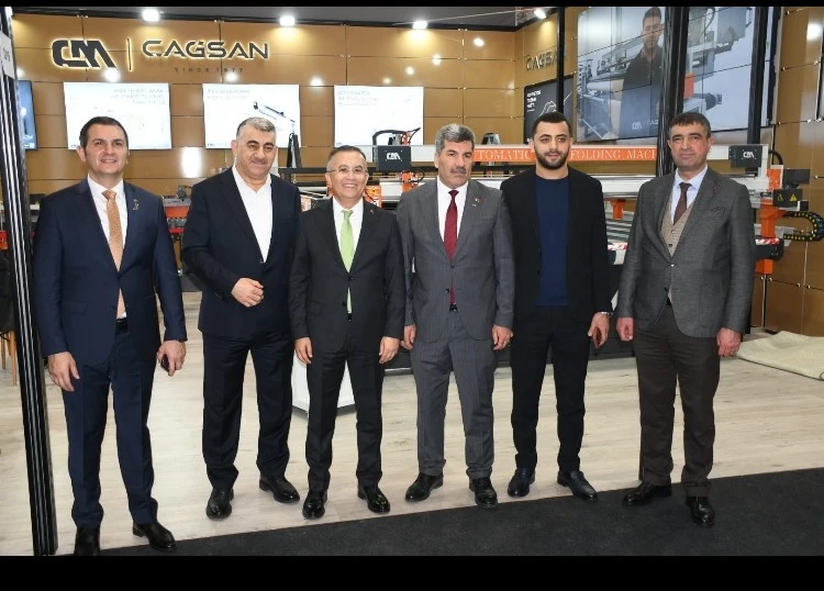 Vali Kemal &Ccedil;eber: &ldquo;Halı Sekt&ouml;r&uuml;m&uuml;z Doğru Bir İş Yaptı&rdquo;