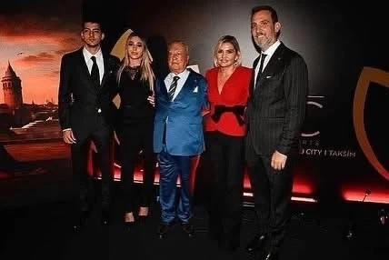 Yaşar Aktürk ve Kızı Aslı Aktürk Pehlivanlar’dan Zarafet Dolu Lansman Gecesi