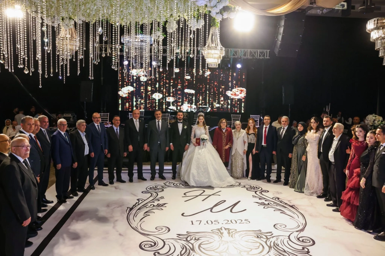 Yüksel Ve Tanrıöver Ailelerini Bir Araya Getiren Dillere Destan Düğün!