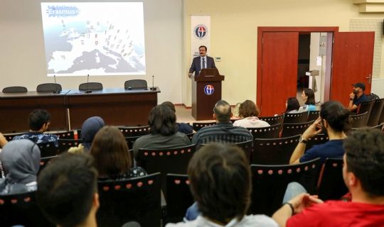 GAÜN’DE ERASMUS+ PROGRAMIYLA YURT DIŞINA GİDECEK ÖĞRENCİLER BİLGİLENDİRLDİ 