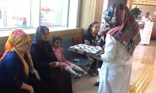 Anka’da  Hasta Ve Yakınlarına Aşure İkramı