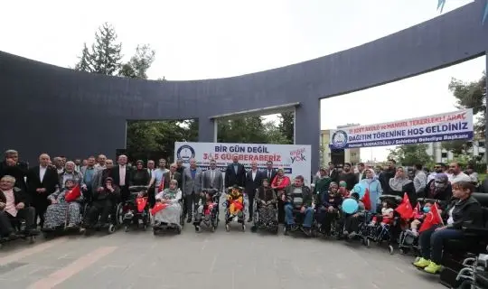 ŞAHİNBEY BELEDİYESİ’NDEN ENGELLİ 3.375 VATANDAŞA AKÜLÜ VE MANUEL TEKERLEKLİ SANDALYE