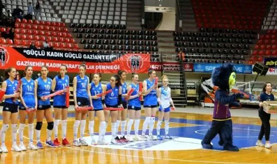Adam Voleybol, Merinos’u güllerle karşıladı