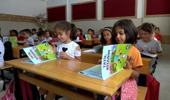 ŞAHİNBEY BELEDİYESİ’NDEN ÖĞRENCİLERE TATİL KİTABI