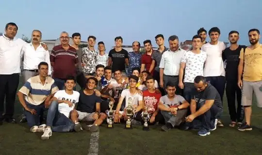 19 MAYIS ATATÜRK&acute;Ü ANMA GENÇLİK VE SPOR BAYRAMI FUTBOL TURNUVASINDA KUPALAR SAHİBİNİ BULDU.