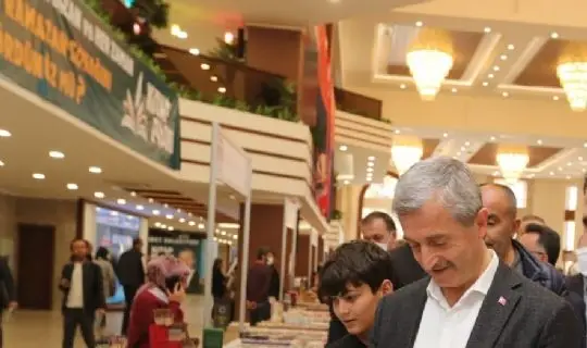 ŞAHİNBEY BELEDİYESİ&rsquo;NİN &Uuml;&Ccedil;&Uuml;NC&Uuml; KİTAP FUARI Y&Uuml;Z BİNİ AŞKIN KİŞİYİ AĞIRLADI