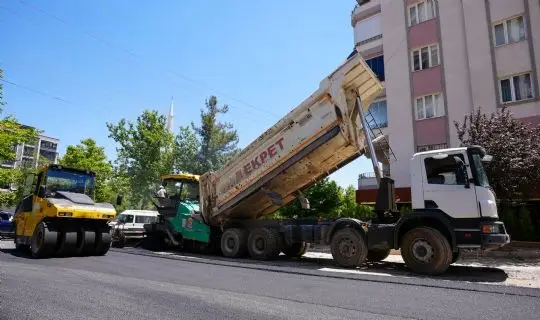 ŞEHİTKAMİL’DEKİ ASFALT YENİLEME ÇALIŞMASI ARALIKSIZ SÜRÜYOR