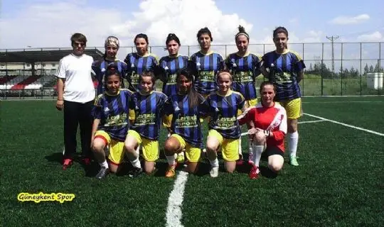 Güneykentspor bayan futbol takımı hazırlık maçı oynayacak