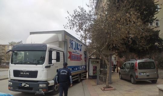 BÜYÜKŞEHİR ZABITA, KALDIRIM İŞGALLERİNE KARŞI DENETİMLERİNE DEVAM EDİYOR
